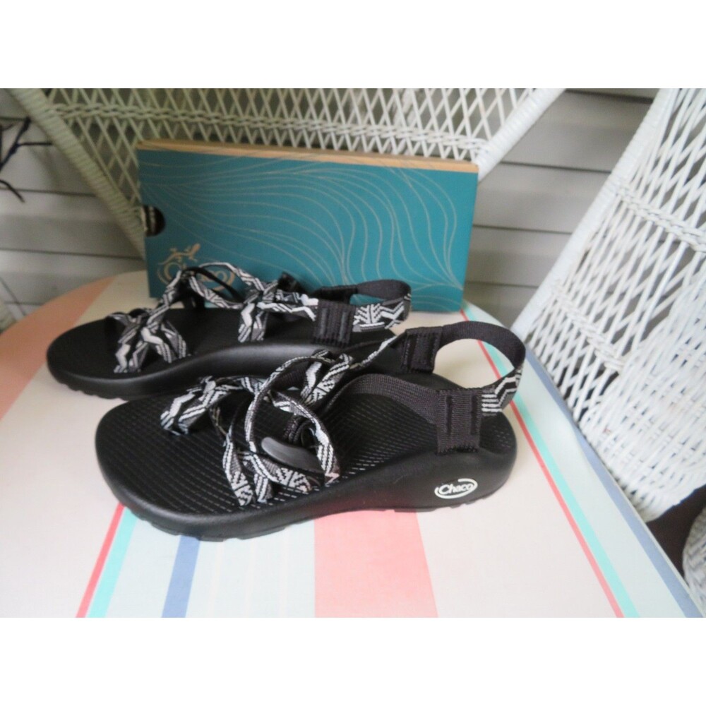 NWT Womens Black & White Chaco ZX2 Classic Paddle Sandals, 7